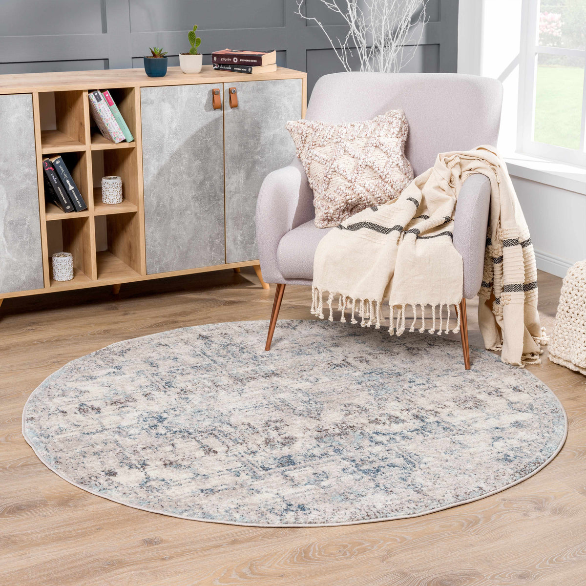 Aurelia Home Orrick Persian Medallion Area Rug Light Gray