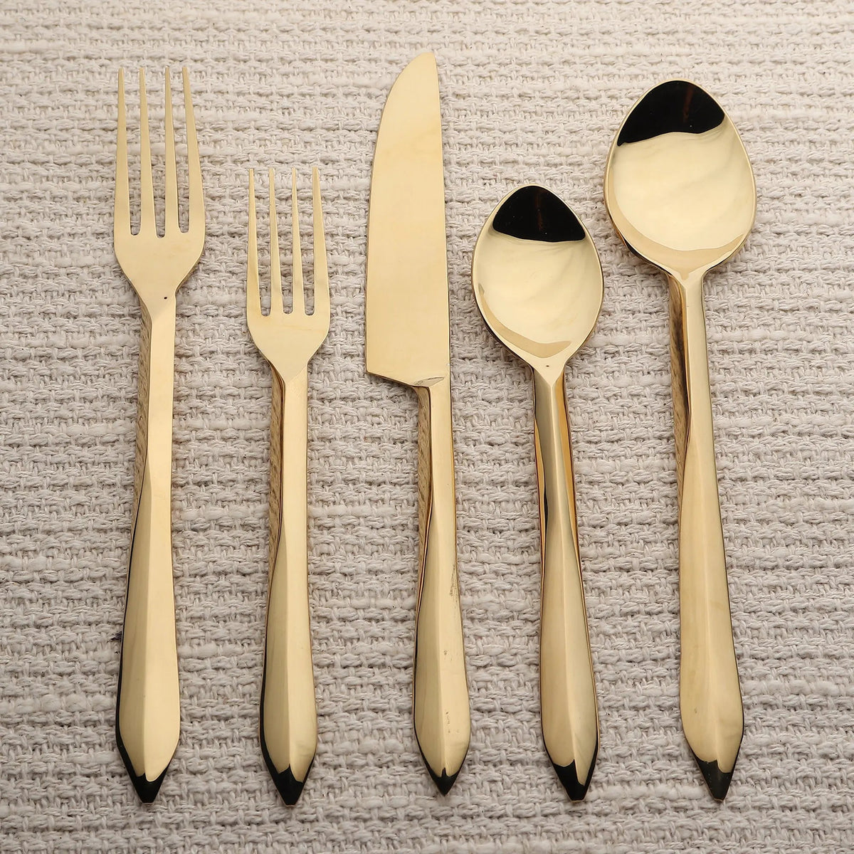 Estique Five Piece PVD Flatware Set Sleek Arrow Modern Design