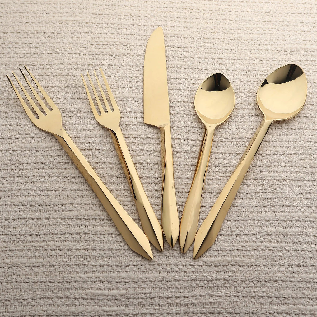 Estique Five Piece PVD Flatware Set Sleek Arrow Modern Design