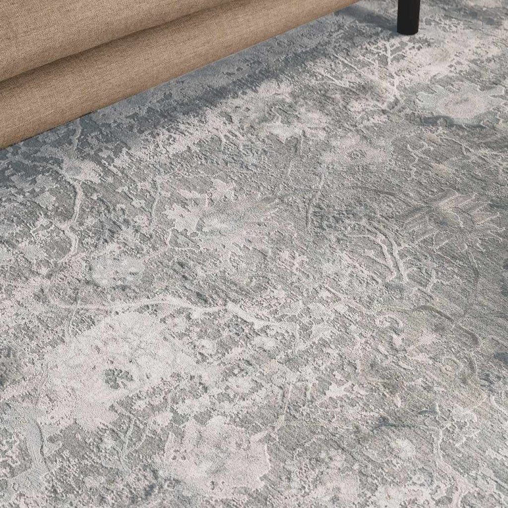 Gilmanton Thick Luxe Boutique Rug In Taupe With Refined Fringe