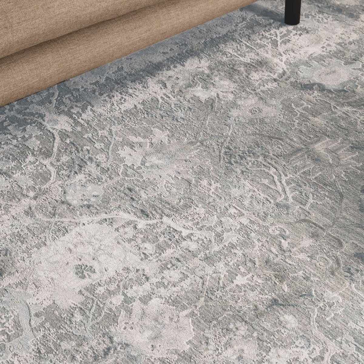 Gilmanton Thick Luxe Boutique Rug In Taupe With Refined Fringe