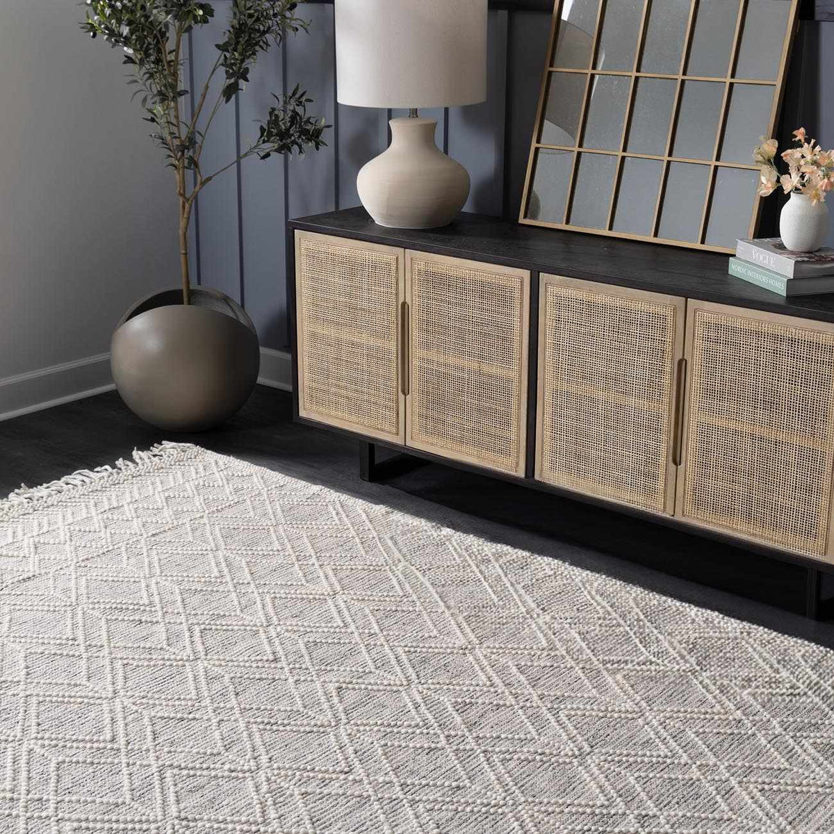 Ramsbury Ivory Black Handcrafted Wool Area Rug