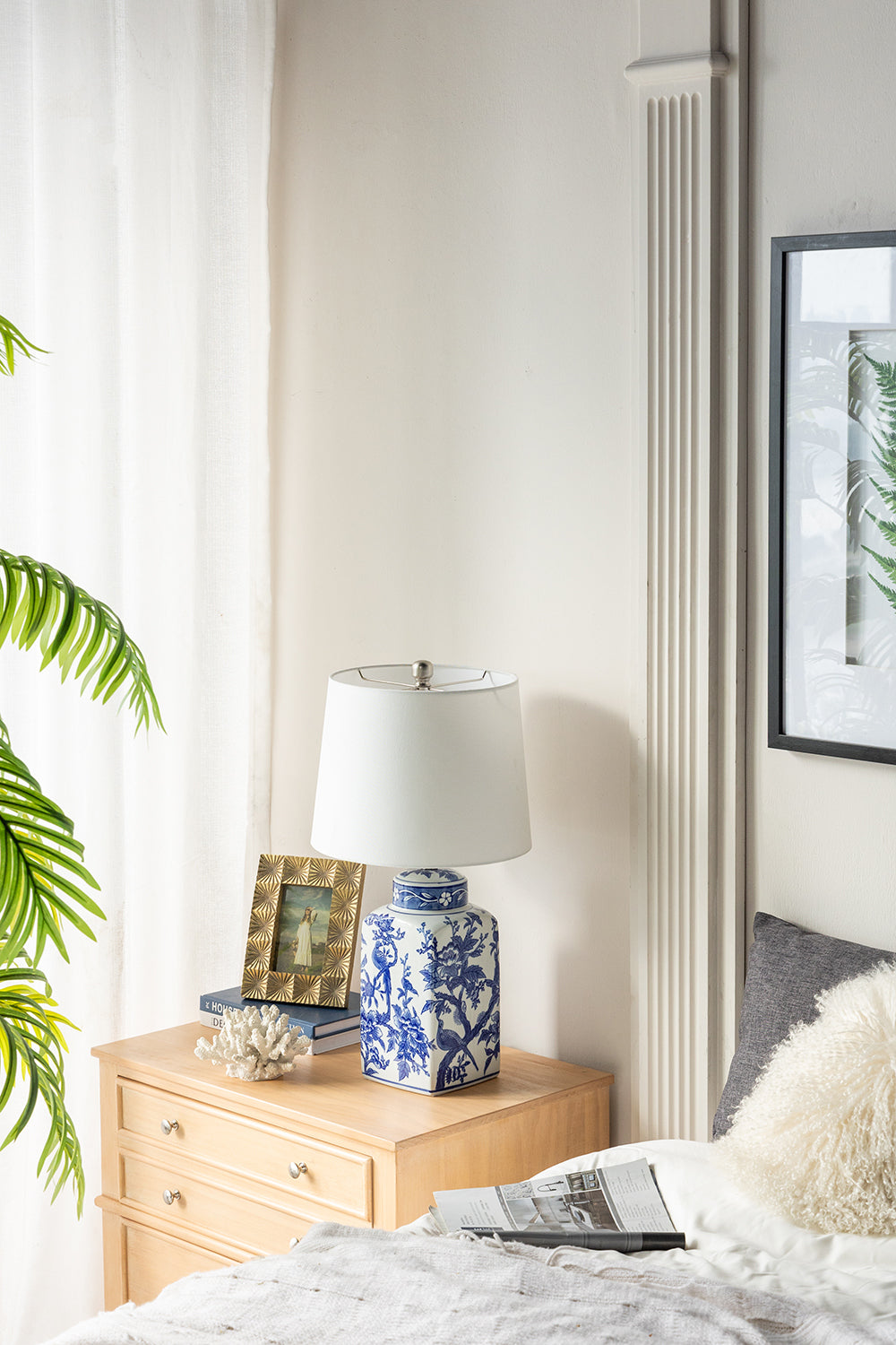 Aura Blue And White Ceramic Vase Lamp With Linen Shade 25 Inch