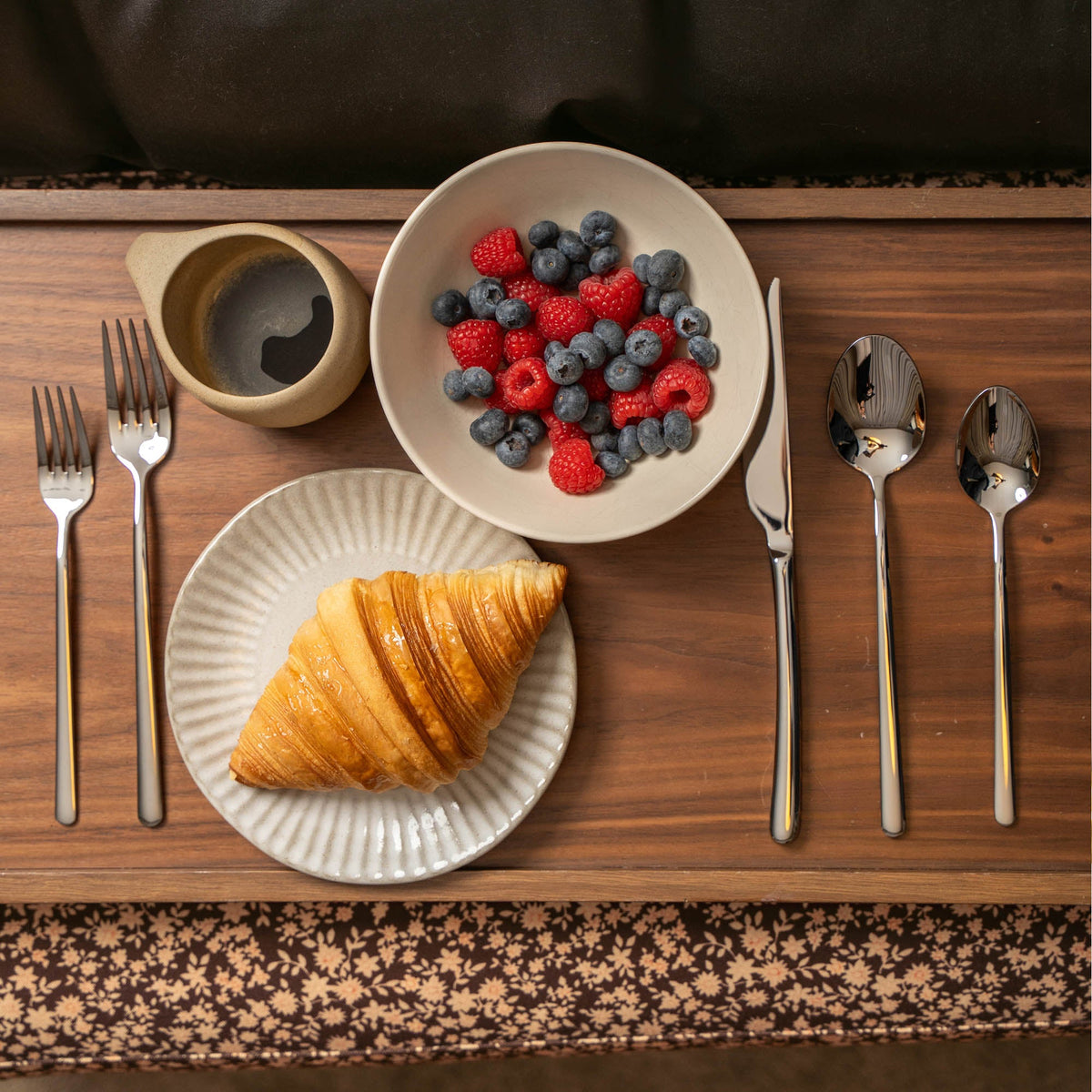 At The Table Emilia Mirror Flatware Set 20 Piece Silver