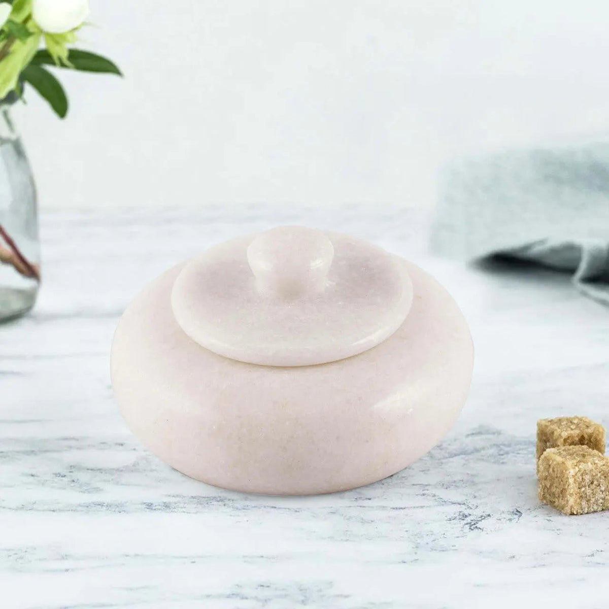 Salero Elegant Marble Salt Cellar With Protective Lid